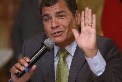 Gobierno ecuatoriano quiere que la banca subsidie a millones de pobres 